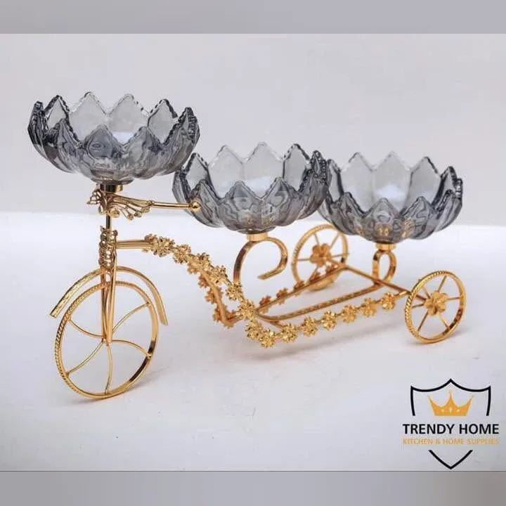 حامل حلويات على شكل عجلة ثلاثية