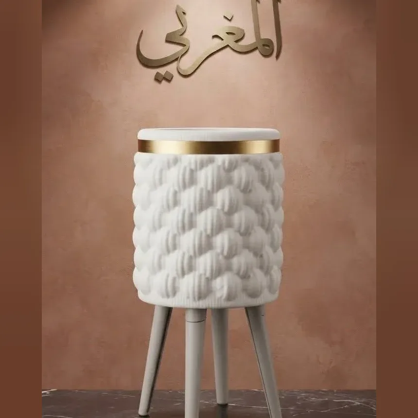سلة زبالة بأرجل